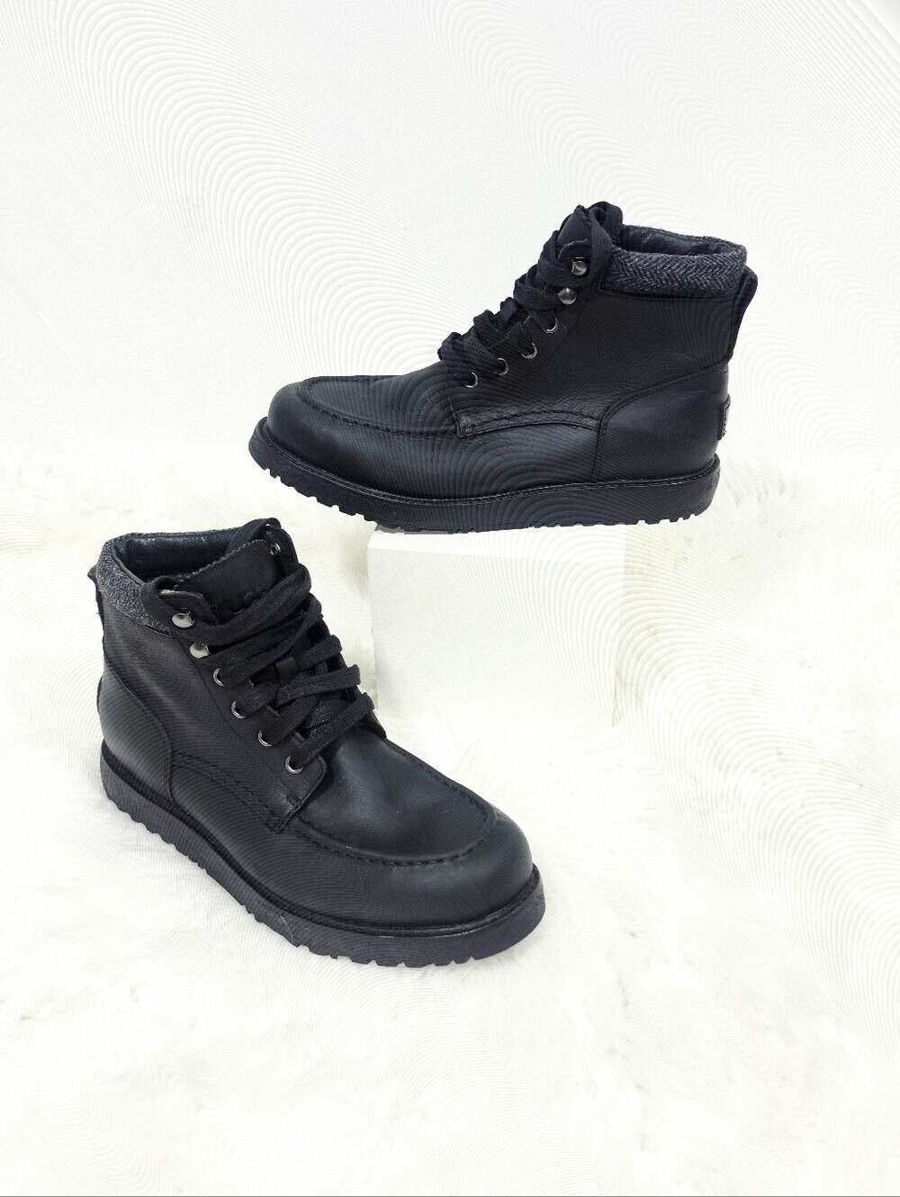 UGG Men's Waterproof Black Leather Suede Lace Up Winter Boots Size 7.5 Used